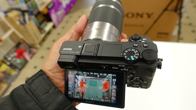 カメラ デジタルカメラ ILCE-7SM2（α7SⅡ）海外のレビュー「余分の2ストップがあるので 